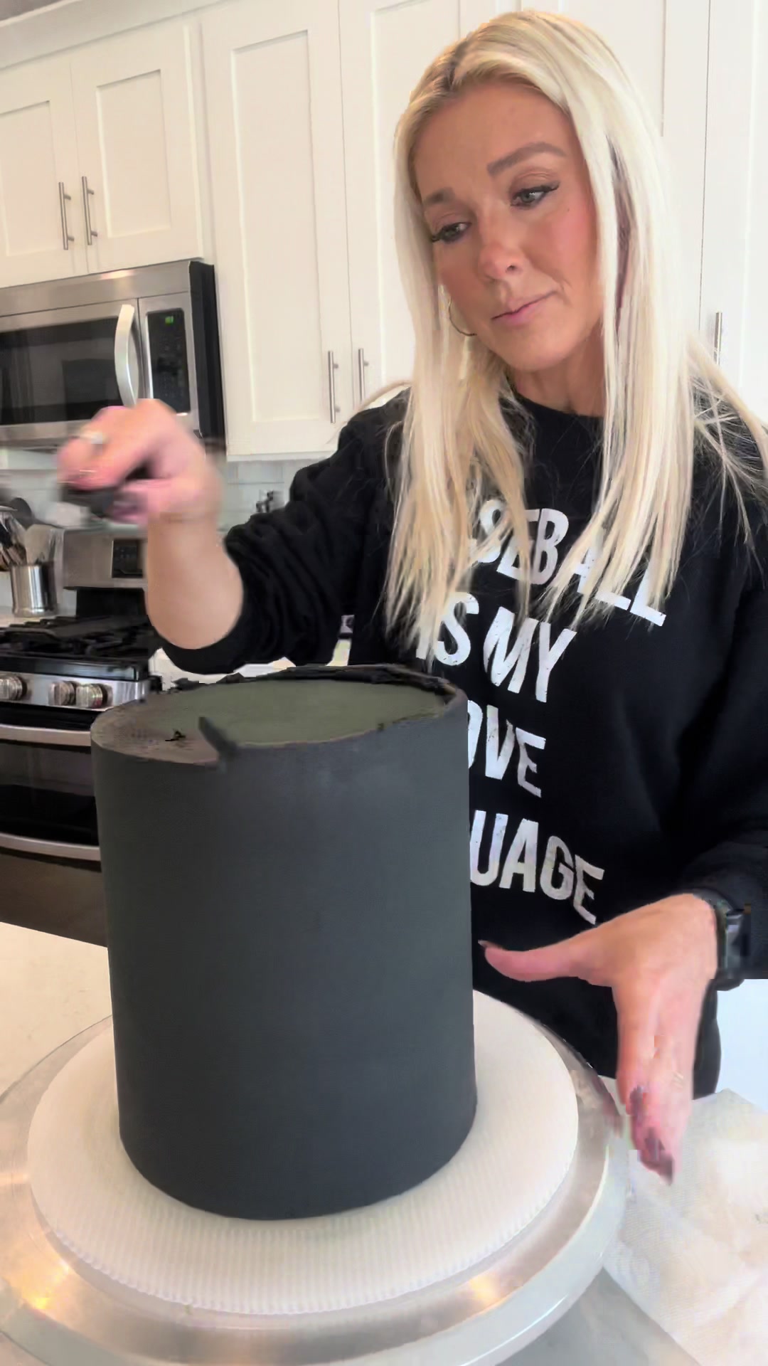 TikTok post by @theblondewhobakes for Chefmaster. Caption reads: Cake Details: Size- 6” tall style (6, 6”x1”....