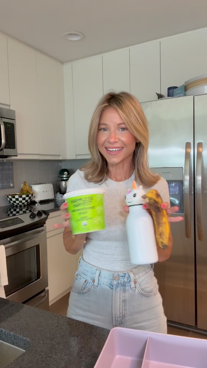 Instagram post by @kelliebullock for Harmless Harvest. Caption reads: Back to school lunch idea with @harmlessharvest....