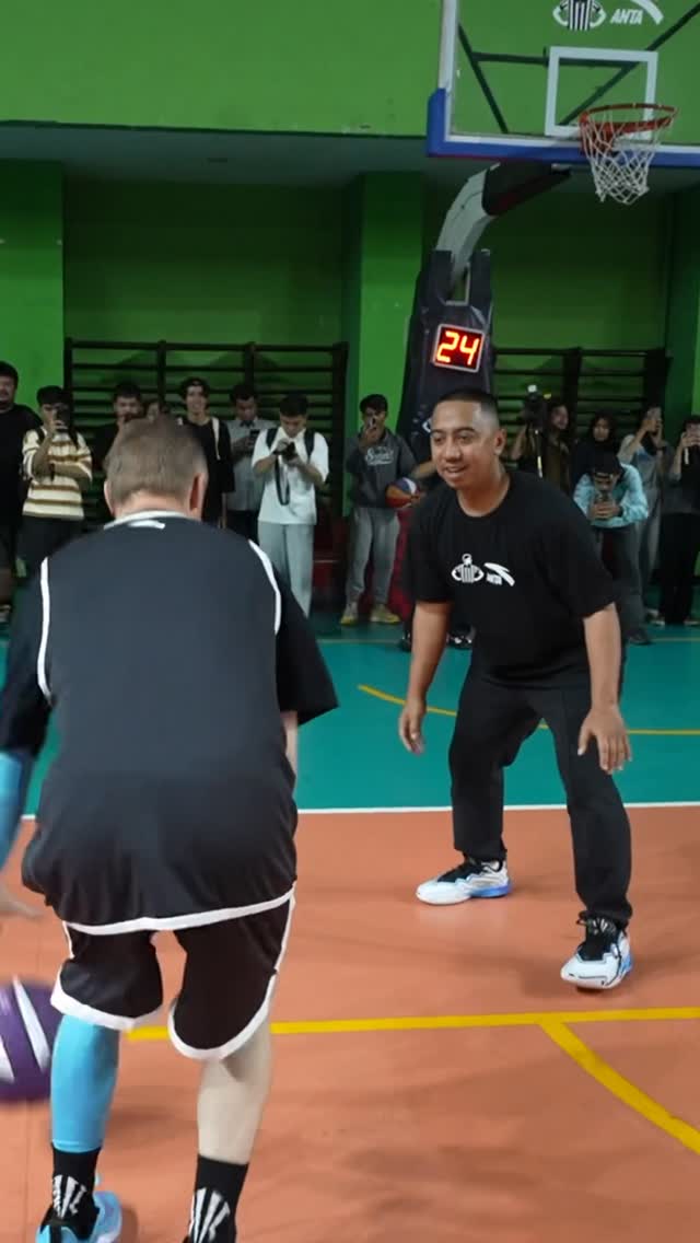 Instagram post by @ricolubis for ANTA. Caption reads: [...] @theprofessor 

Powered by @footlockerid....