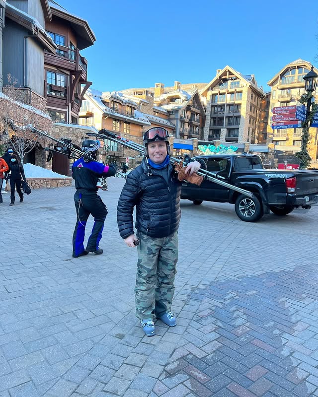 Instagram post by @tommyswanhaus for LANISTAR. Caption reads: [...] Destination Is, Keep It Simple With LANISTAR....