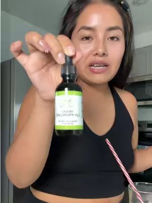 TikTok post by @helenmonetiza for Benevolent Nourishment. Caption reads: Clorofila a un súper precio....