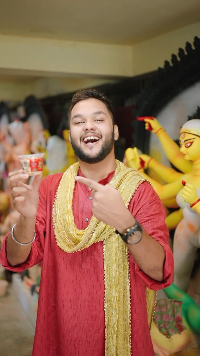 Instagram post by @kolkatadelites for Kwality Wall's. Caption reads: Celebrate this Durga Puja with the return of....