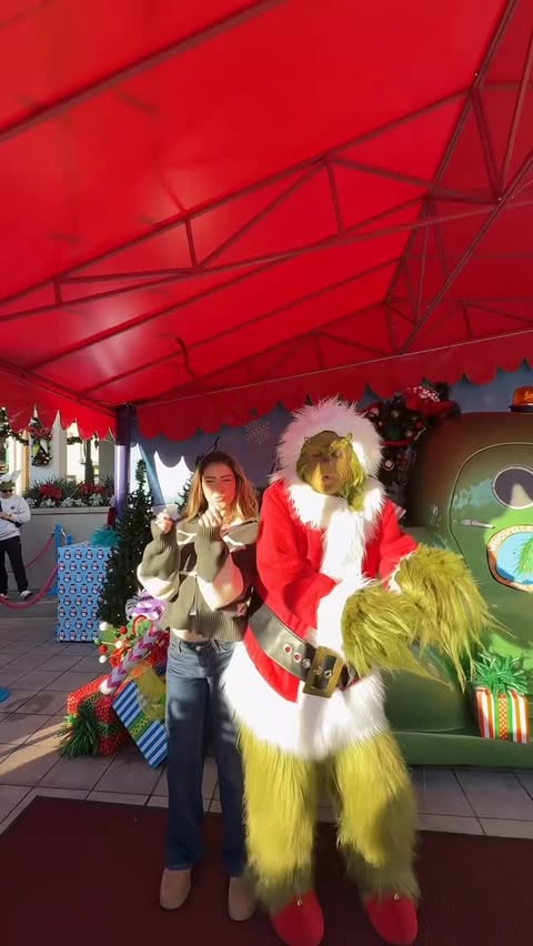 Instagram post by @cortneycgibson for Universal Studios Hollywood. Caption reads: Ofc he HAD to steal the spotlight @unistudios....