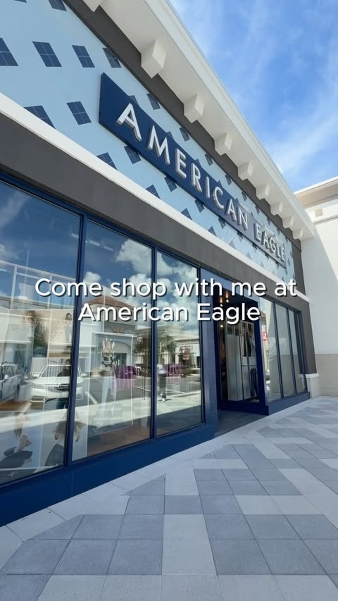 Instagram post by @emilydvoskin for American Eagle. Caption reads: [...] in-store on Thursdays get 15% off!!....