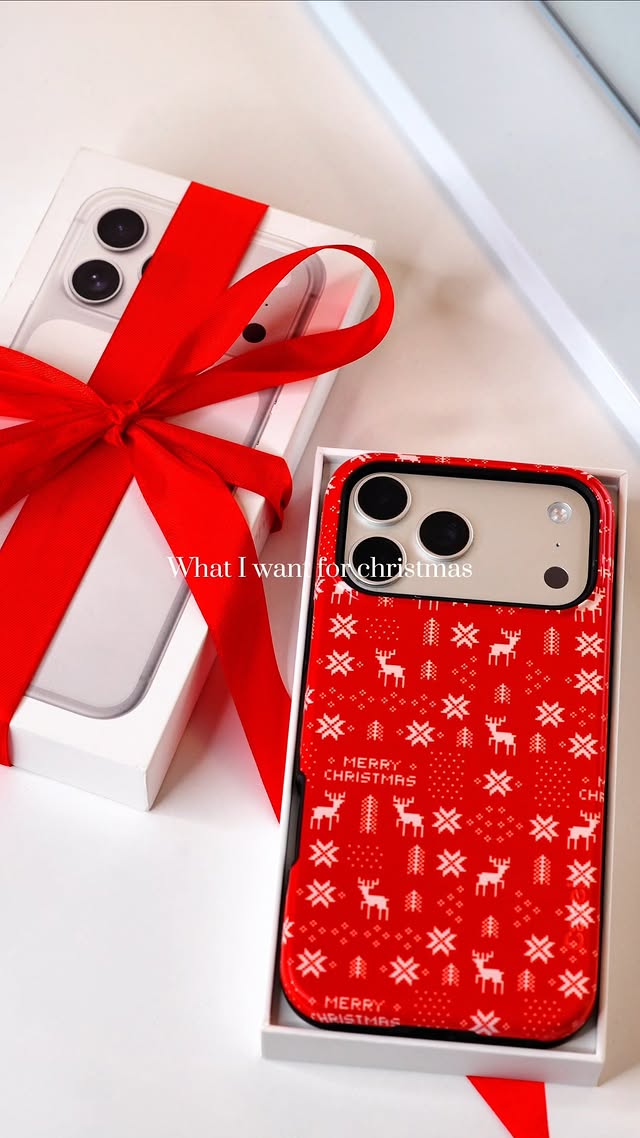 Instagram post by @i_glowessentials for Getcasely. Caption reads: [...] holiday gift, CASELY never misses 🤍....