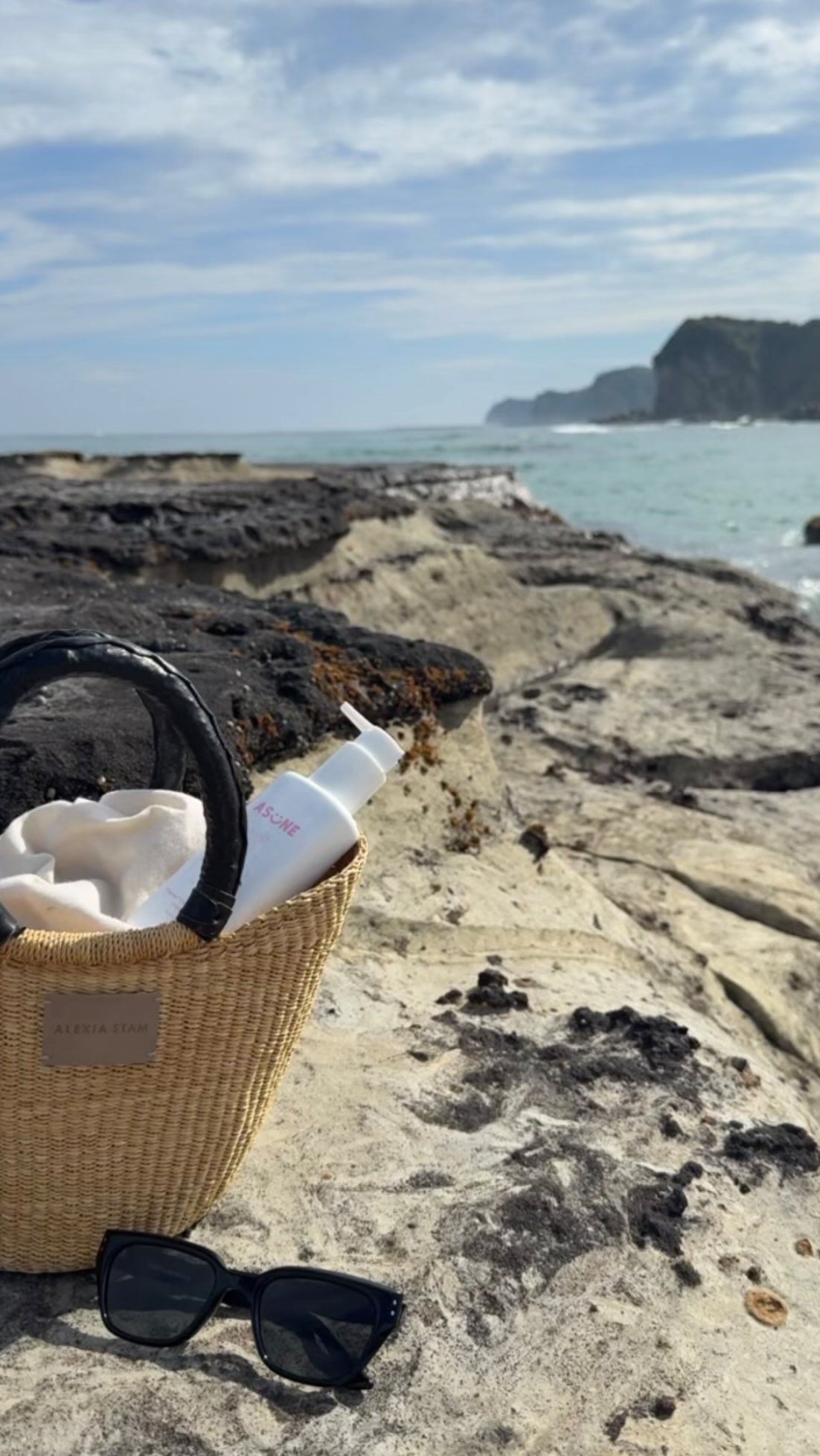 Instagram post by @hlc__3 for ASUNE. Caption reads: ᕱᕱ

@asune_official [...].