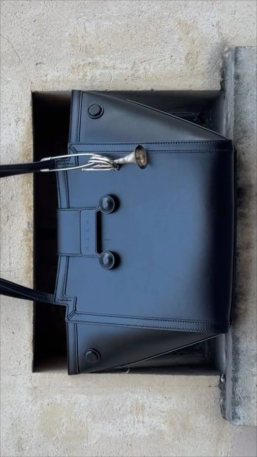 Instagram post by @sissi_pohle for Marni. Caption reads: [...] my belongings and taking with me...two....