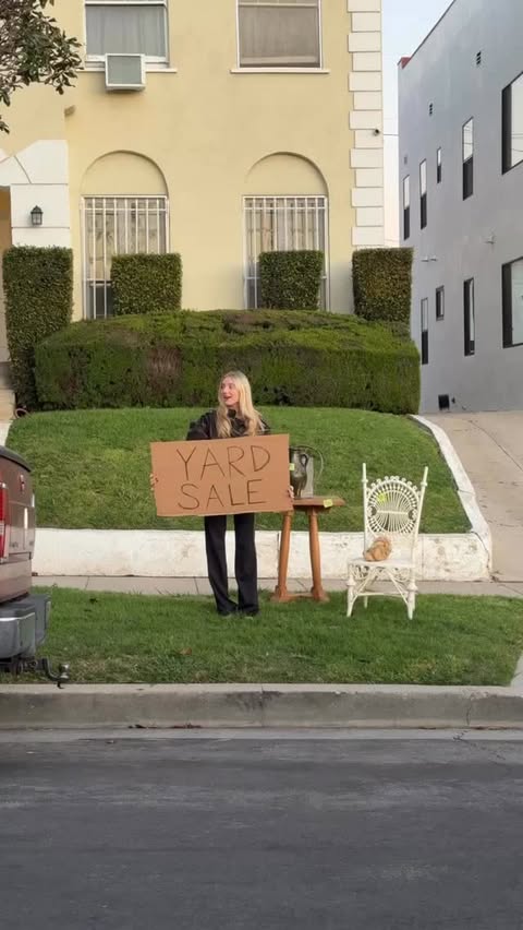 Instagram post by @lexiejayy for Facebook. Caption reads: breaking news 🚨🚨🚨: @facebook Marketplace....