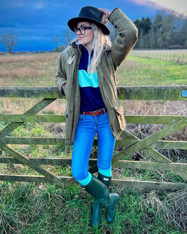 Instagram post by @posh_and_country_norfolk_girl for Cotswold Fox Clothing. Caption reads: [...] @hunterbootsuk * quarter zip....