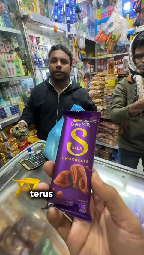 Instagram post by @makanlurrrr for Cadbury. Caption reads: kunci survived di india 
#cadburyid #cadburybubbly....