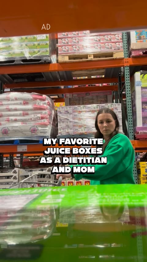 Instagram post by @thefamilynutritionist for DeeBee’s Organics. Caption reads: [...] hand—and these check all the boxes.....