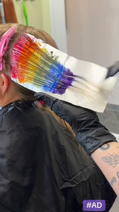 Instagram post by @siiriparkss for SalonCentric. Caption reads: [...] peekaboo panel with colors from Pulp Riot....