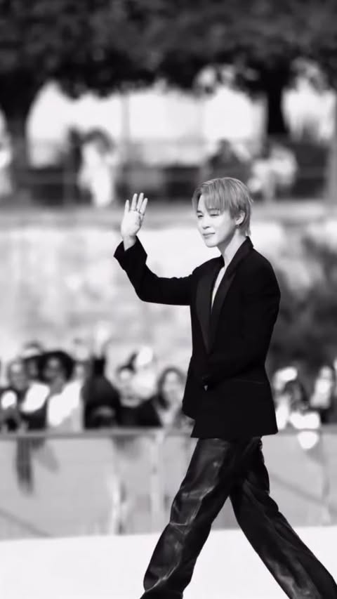 Instagram post by @da_a_reum for Dior. Caption reads: Jimin X Dior Show @bts.bighitofficial @dior #Jimin....