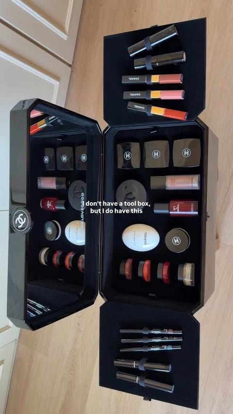 Instagram post by @jacindabean for CHANEL. Caption reads: [...] a woman 😇 Unboxing the caboodle from....