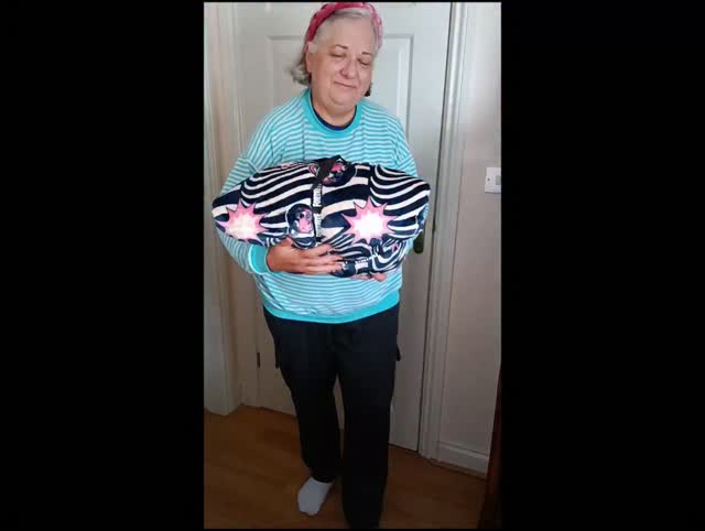 Instagram post by @des_reviews for The Oodie. Caption reads: [...] for friends and family.

The Oodie, however,....