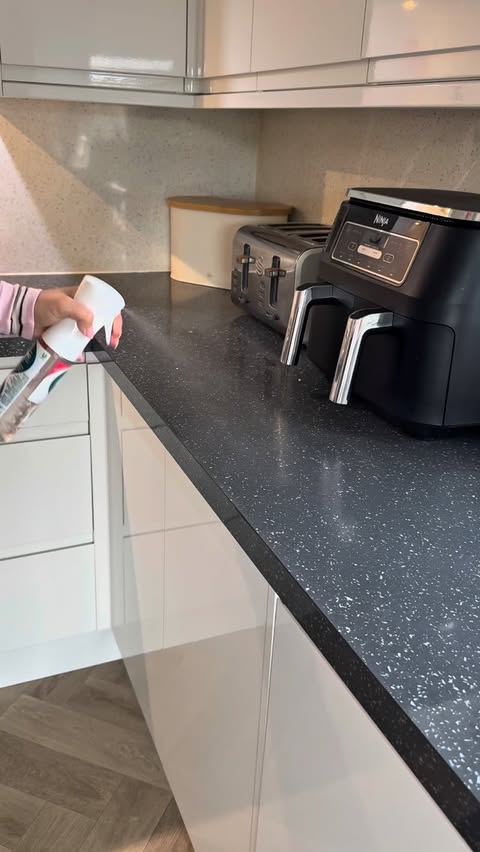 Instagram post by @_laurenscleaning for Scrub Daddy. Caption reads: kitchen clean in 15 💘🫧 

i don’t know about....