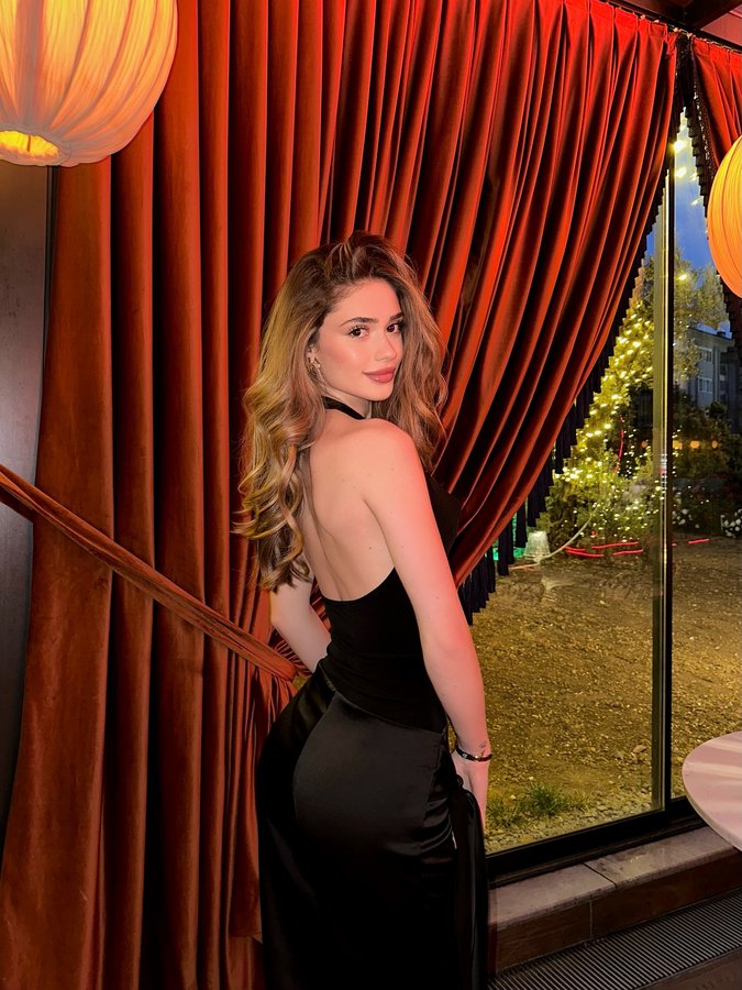 Instagram post by @melikessaygin for Black Fashion. Caption reads: Girls’ Night ❤️.