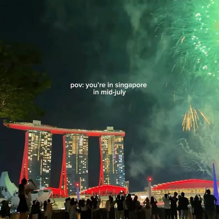 Instagram post by @kennababe_ for Singapore Travel Specialist by Dirgantara Fasa. Caption reads: 🇸🇬 a mid-July trip to Singapore means skyline....