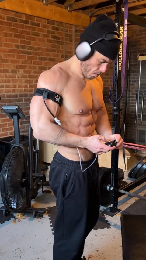 Instagram post by @rossedgley for Gym King. Caption reads: [...] adds another 20% OFF 
✔️ Equipped by....