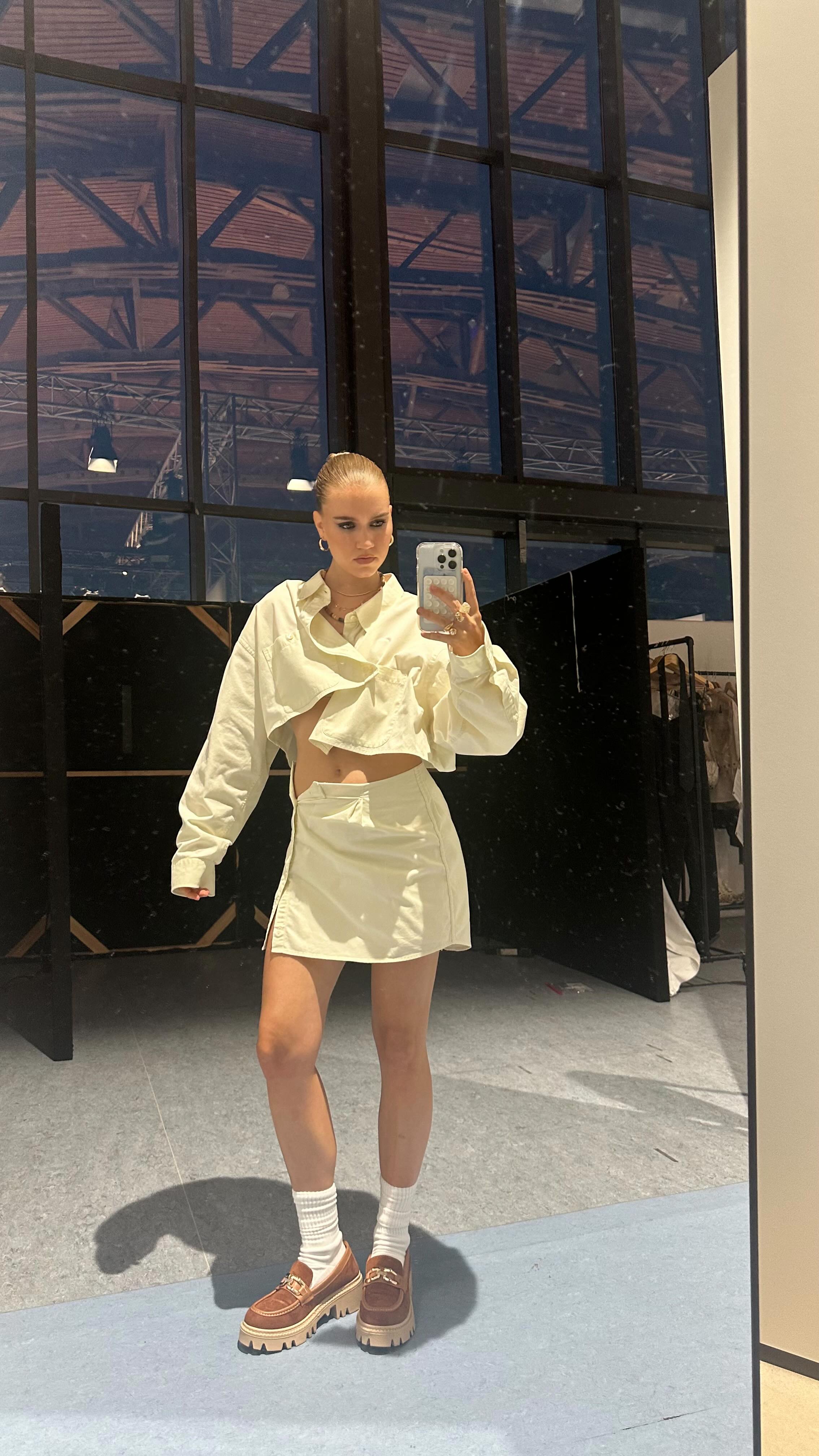 Instagram post by @x._agnes for Perwoll DE. Caption reads: miis 1. mal ufem laufsteg🥹🤍 
ich channs garnöd....