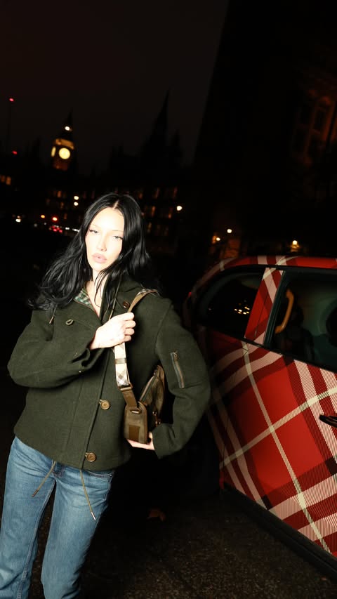 Instagram post by @meredithduxbury for Burberry. Caption reads: wrap me up in @burberry #ad.