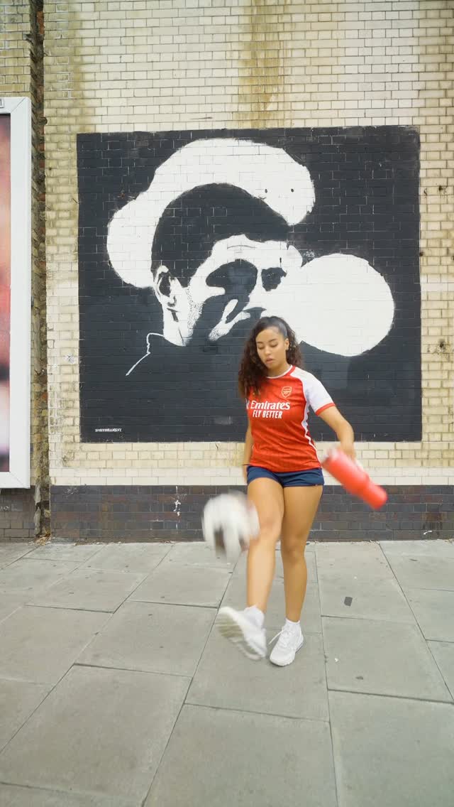 Instagram post by @liriansantoss for Stanley 1913. Caption reads: The Stanley 1913 x Arsenal collaboration is defo a....