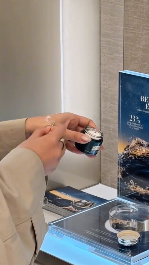 Instagram post by @thruhelenslens for LA MER. Caption reads: [...] with it! I’ve been loving using this @lamer....