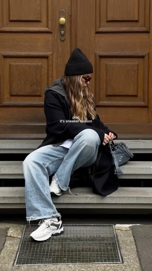 Instagram post by @melanielaurah for Dosenbach. Caption reads: [...] to treat yourself with a new pair of....