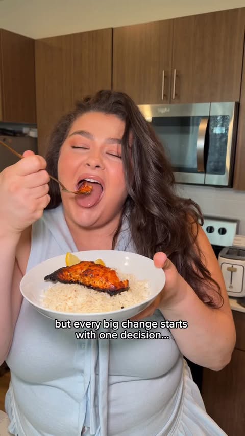 Instagram post by @thecarlawhite for WeightWatchers. Caption reads: [...] for $10 off your first month of....