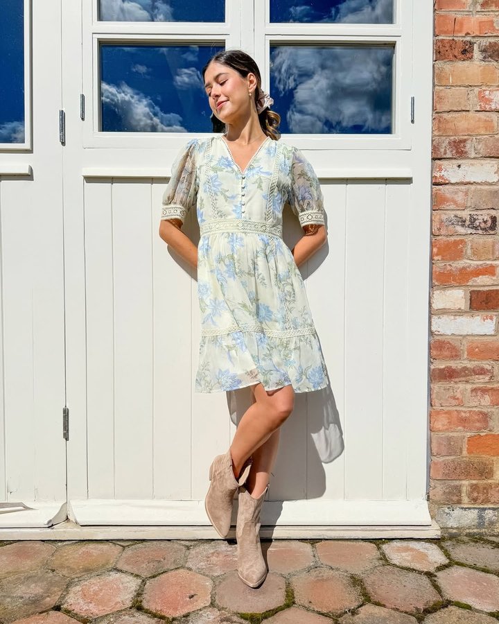 Instagram post by @the_crafty_pie for Oasis Fashion. Caption reads: Ad. A few shots from my edit with @oasisfashion....