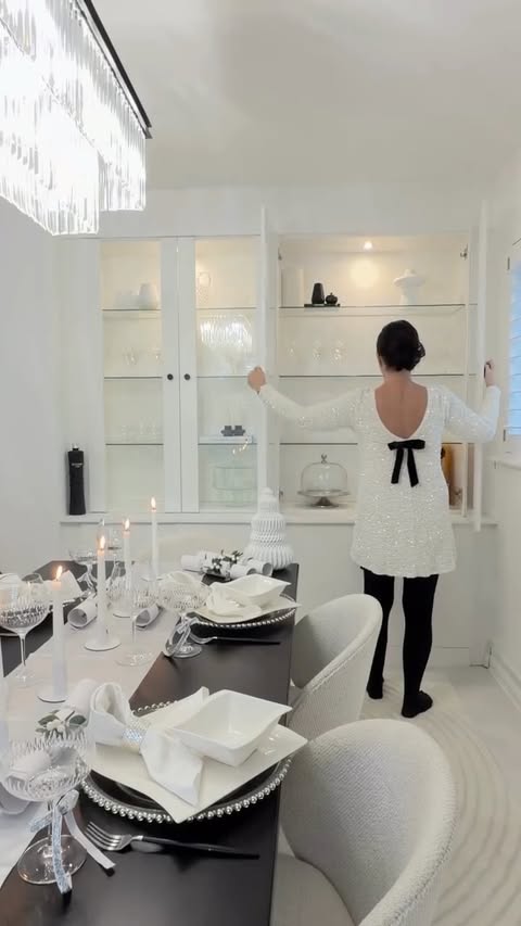 Instagram post by @carlyshomeandlifestyle_ for Malacasa. Caption reads: [...] 🤍🤍
.
Ad plates and bowls from....