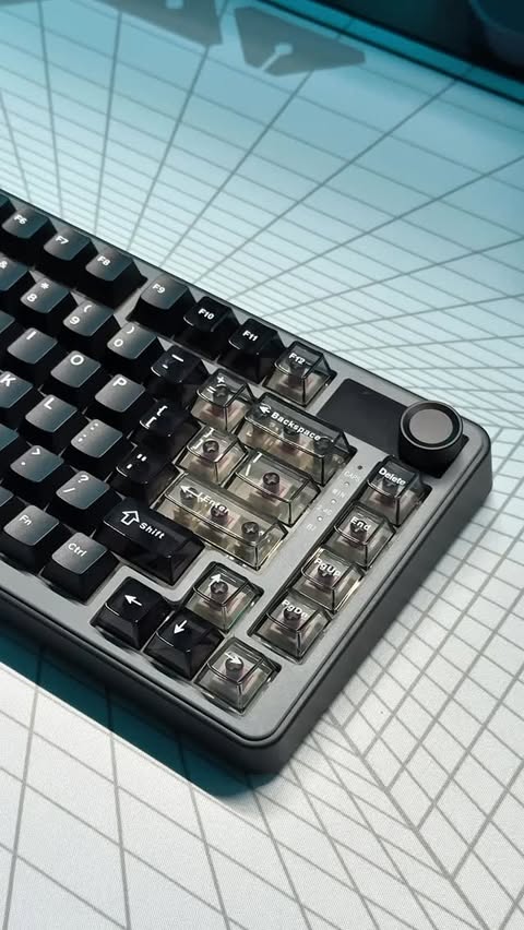 Instagram post by @myst.setup for Yunzii. Caption reads: [...] of the B75 Pro Max keyboard by....