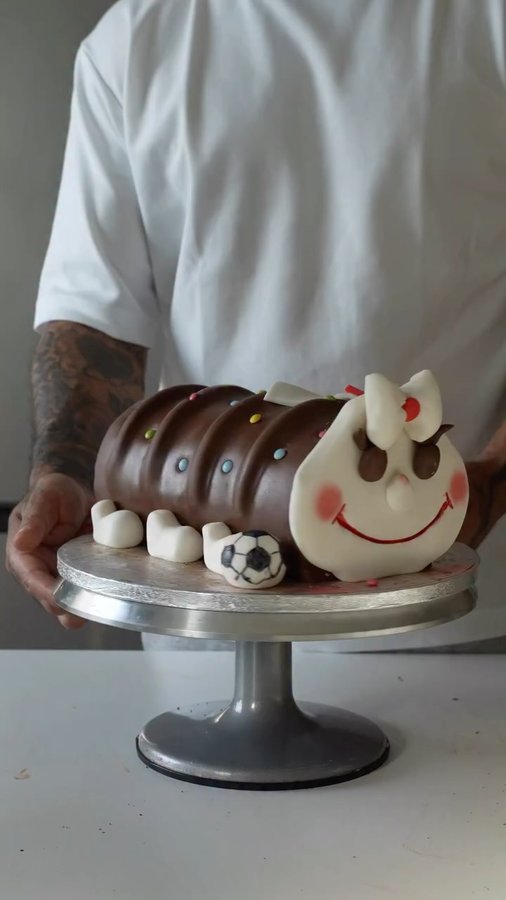 Instagram post by @sandrofarmhouse for Aldi UK. Caption reads: #AD @aldiuk challenged me to bring the Euros home....