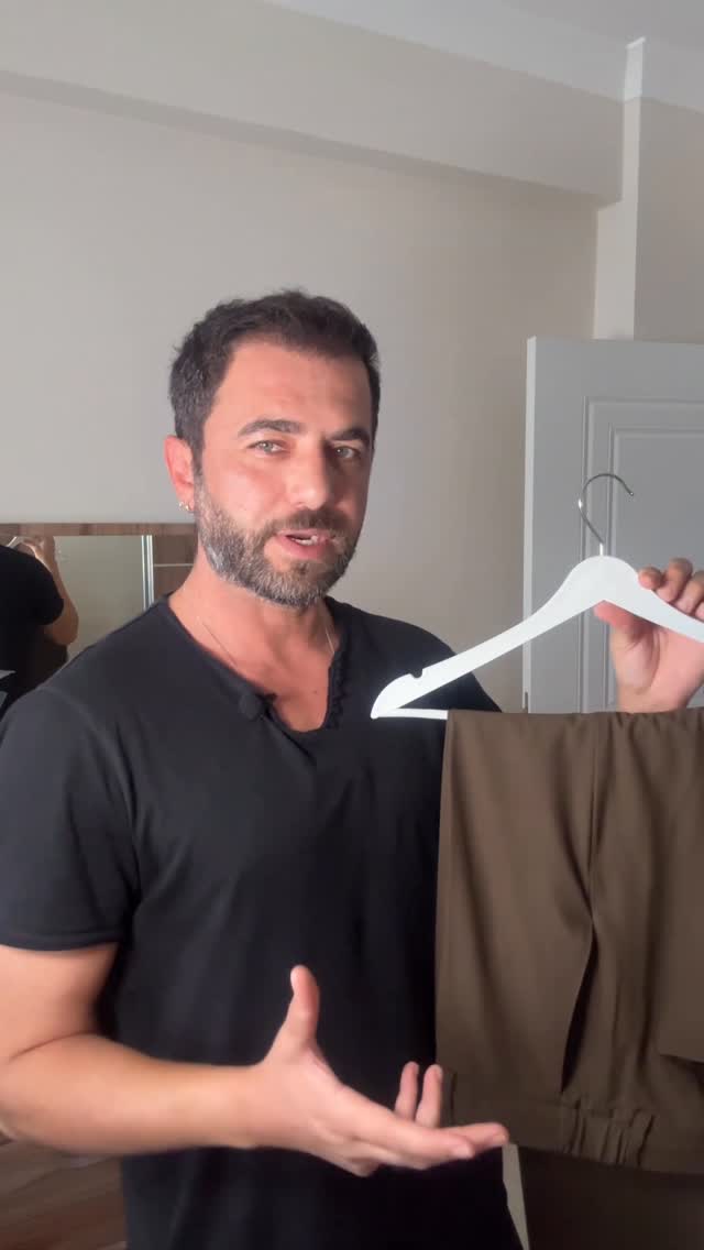 Instagram post by @erdemosmann for Valentino. Caption reads: @valentino.beauty Born in Roma intense ile....