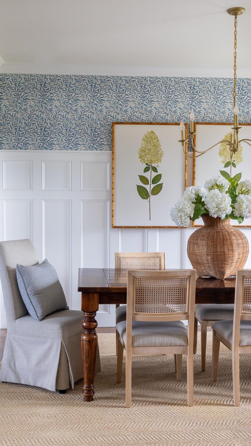 Instagram post by @amelialawrencehome for Afloral. Caption reads: ✨Comment yes for link 
My favorite home decor is....