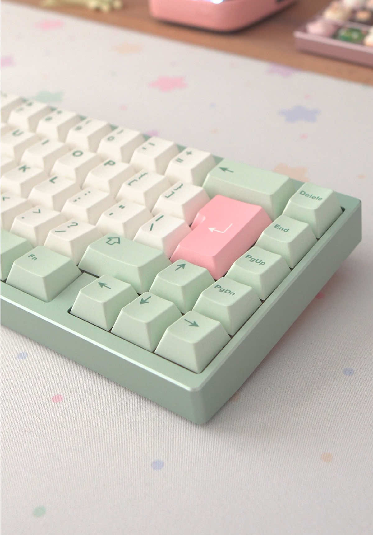 TikTok post by @rice.cloud for Unikeyboards. Caption reads: jade neo65 core plus 🍵✨ this keyboard was sent to....