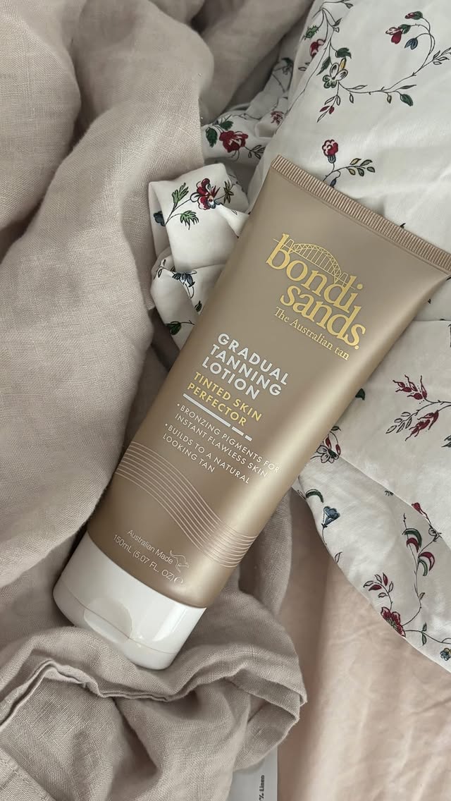 Instagram post by @glosiekk for Bondi Sands. Caption reads: Getting a quick summer glow with @bondisands....