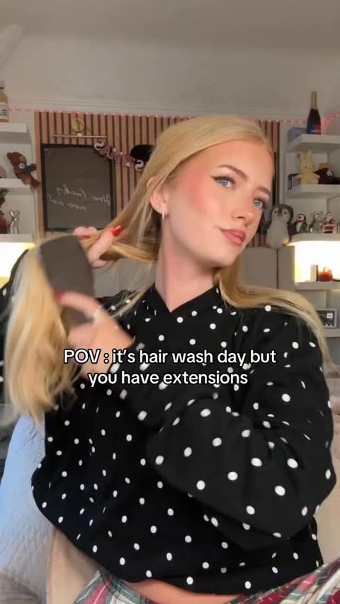 Instagram post by @libbymglass for Tangle Teezer. Caption reads: I’m just saying without my @jvnhair wax stick and....