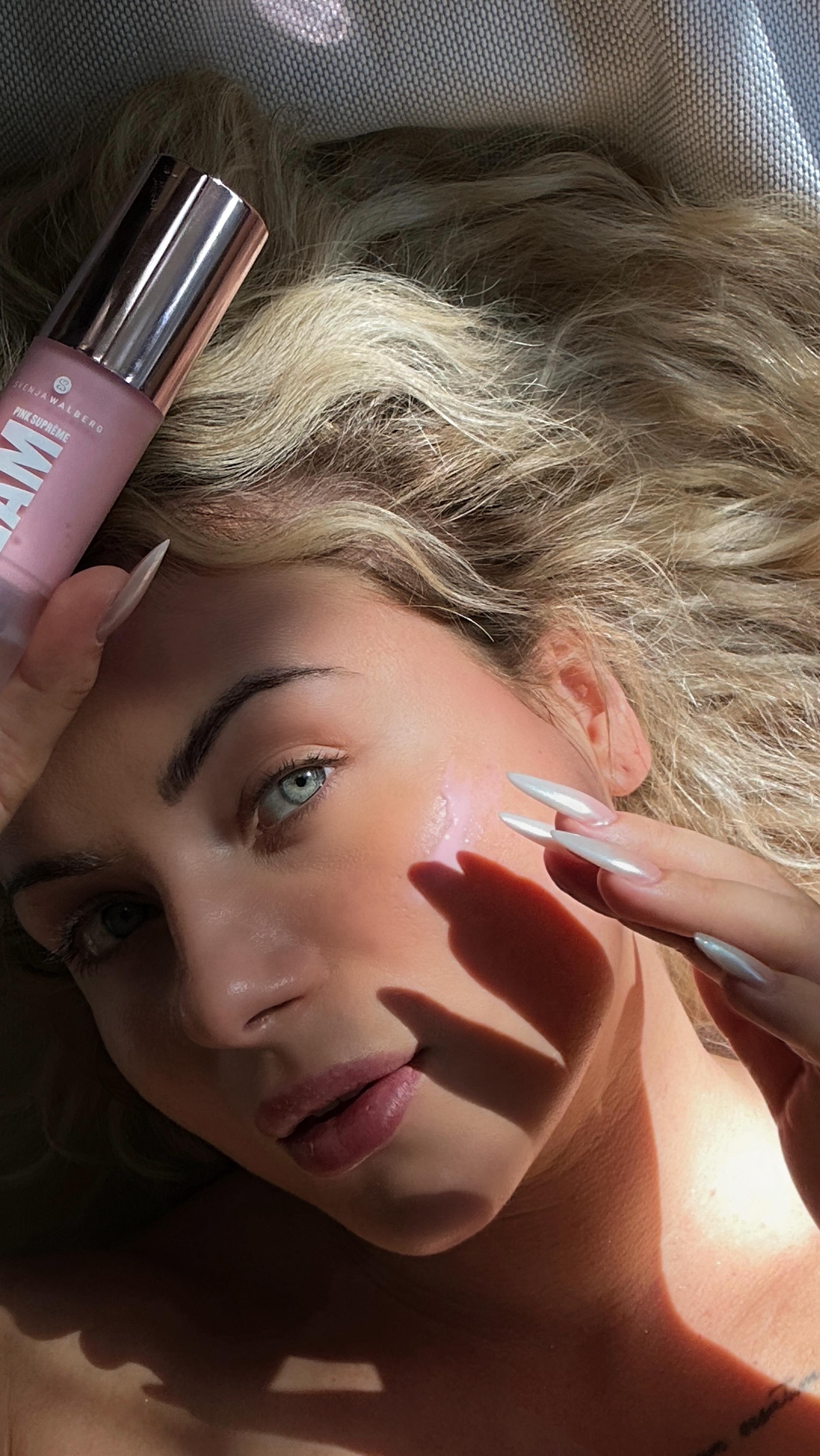 Instagram post by @m.ellybelly for Svenja Walberg. Caption reads: GRWM 🩷 – die Pink Suprême Cream von Svenja....