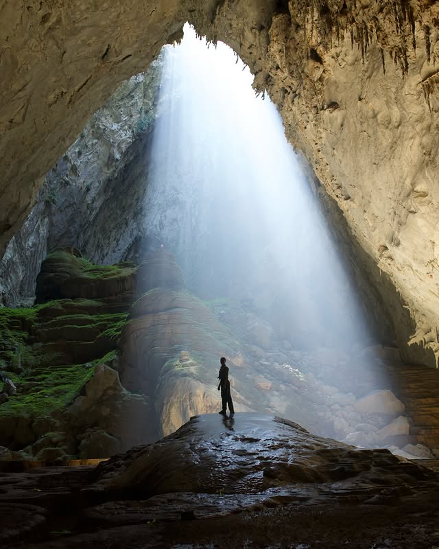 Instagram post by @erinashleeknight for Milo Perú. Caption reads: 4 day trek through the largest cave in the world....