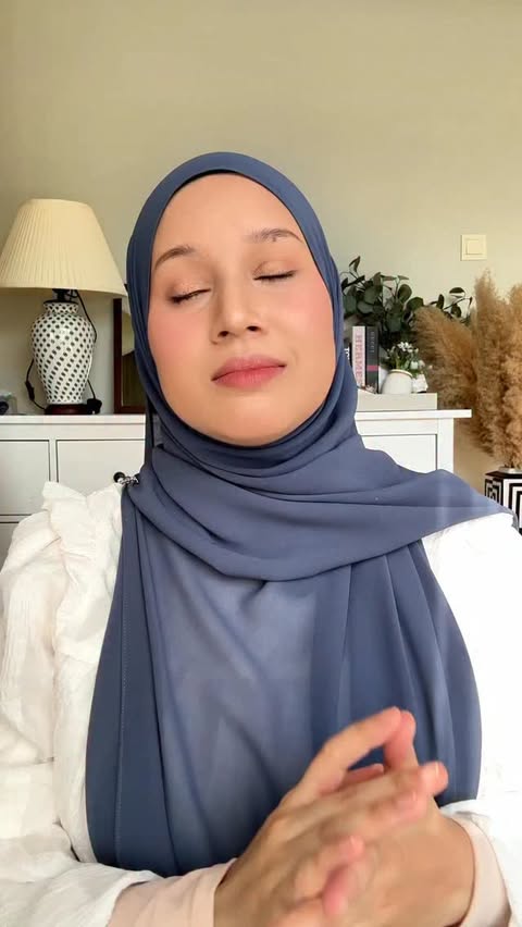 Instagram post by @sitiawe for Hansaplast. Caption reads: [...] centre baru i get my hand on Hansaplast Scar....