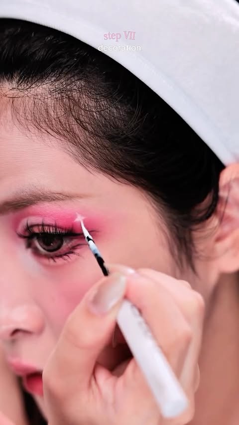 Instagram post by @soundtiss for Skintific Thailand. Caption reads: Hot Pink ! 💖 ลูกสาวเปรี้ยวอมหวาน!  #SkintificTH....