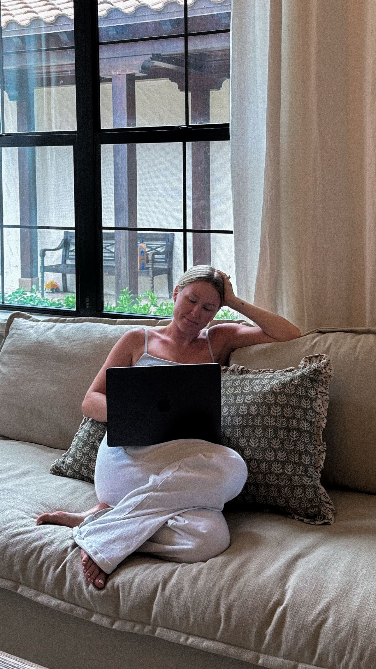 Instagram post by @kerenswan for Fiverr. Caption reads: One step closer to bringing my mom’s business My....