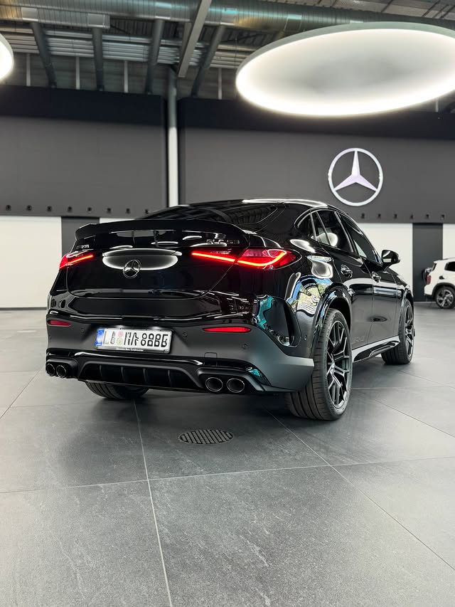 Instagram post by @dalebo_benz for Mercedes-AMG. Caption reads: [...] Photography @dalebo_benz ⠀⠀⠀⠀⠀⠀⠀ 🚗....