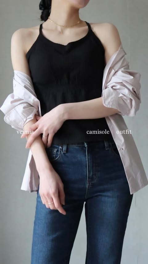 Instagram post by @hina_wear123 for Veimia. Caption reads: [...] 夏の救世主キャミソール 商品番号：1009309220 @veimia_japan....