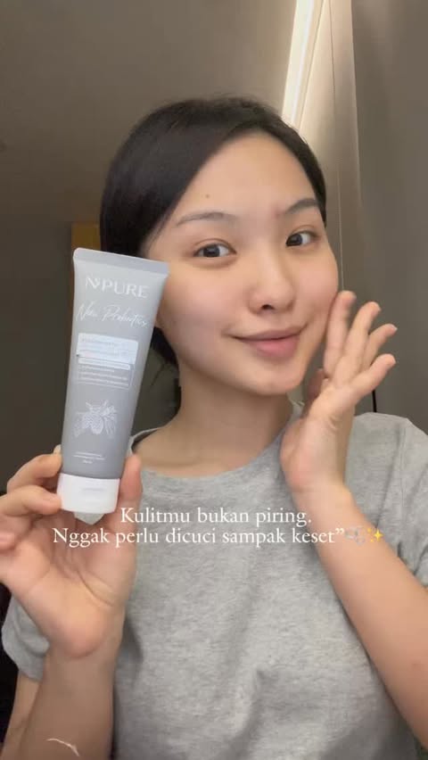 Instagram post by @jocylinnelisaa for NPURE. Caption reads: [...] Hypoallergenic Gentle Cleanser NPURE✨....