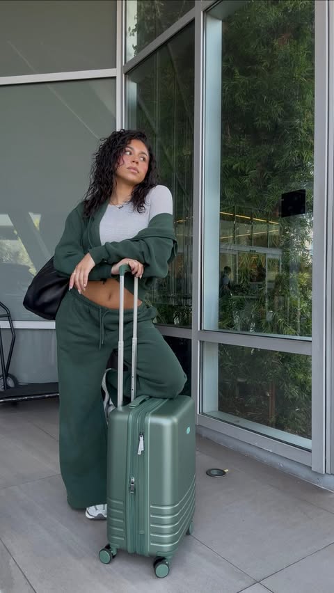 Instagram post by @tyranicolet_ for Bagsmart. Caption reads: @bagsmart_official makes traveling cute with [...].