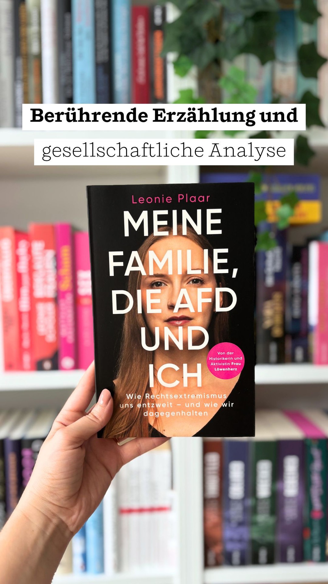 Instagram post by @frauloewenherz.de for Penguin. Caption reads: 💬 Was passiert, wenn Politik die Familie....