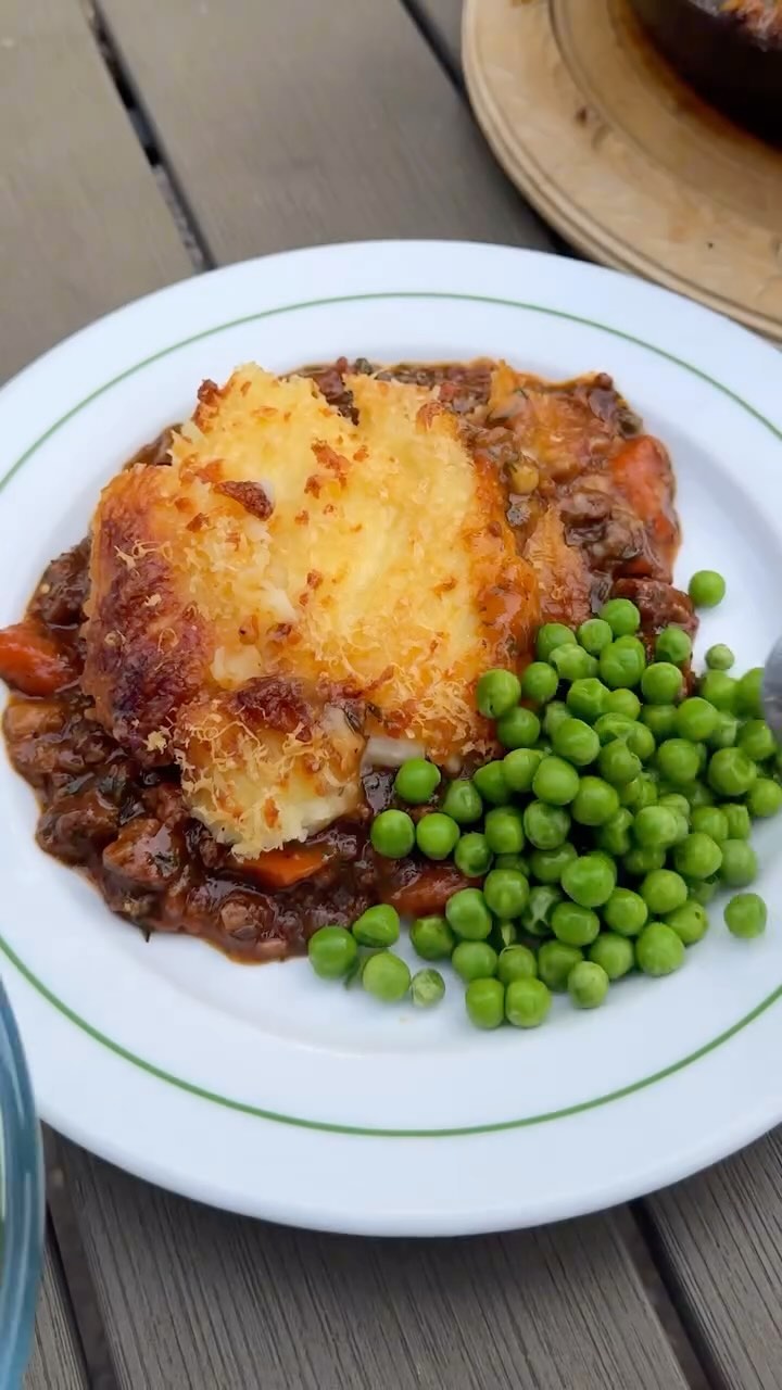 Instagram post by @dinnerbyben for Amazon Fresh. Caption reads: BEEF & GUINNESS COTTAGE PIE 🥩🥧❄️

A winter....