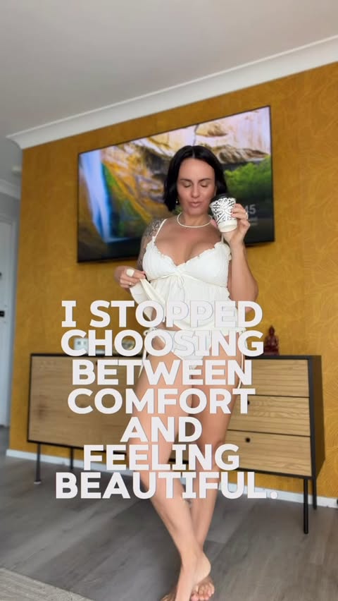 Instagram post by @js_thestylishinsider for Samiol. Caption reads: AD | Gifted I stopped choosing between comfort and....